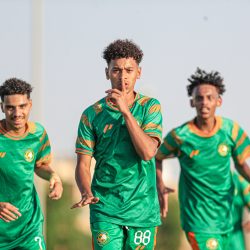 لاعبين فريق السباحة المتأهلين لبطولة المناطق بالرياض