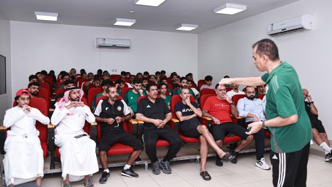 نادي الروضة يقيم محاضرة تحكيمية للاعبي الفريق الأول والأولمبي